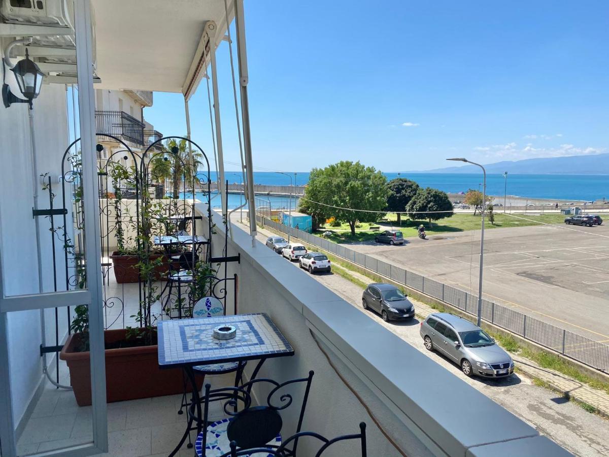 B E B Le Terrazze Sul Mare Bed & Breakfast Catanzaro Exterior photo